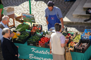 Bauernmarkt in Kastelruth mit unserem Obst und Gemüse vom Bauernhof