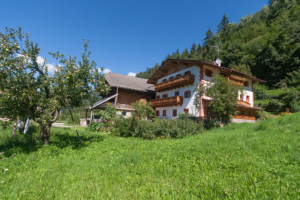 Urlaub auf dem Puntschiedhof in idyllischer Lage in den Dolomiten