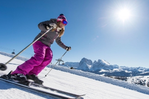 Skifahren auf der Seiser Alm in den Dolomiten